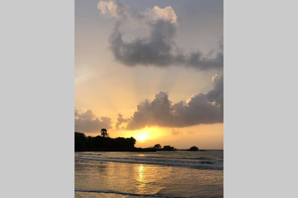 Villa By The Sea Mumbai Ngoại thất bức ảnh